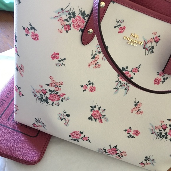 Coach Handbags - Beautiful reversible tote includes wristlet